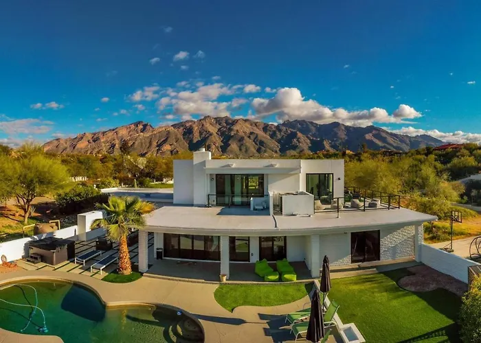 Holiday home Estate, And Guesthouse, 2 Pools, 7 Bedroom 5 Ba Tucson