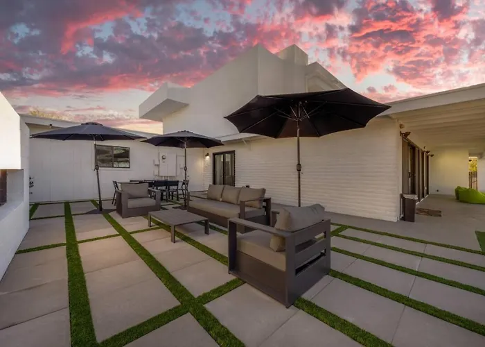 Holiday home Estate, And Guesthouse, 2 Pools, 7 Bedroom 5 Ba