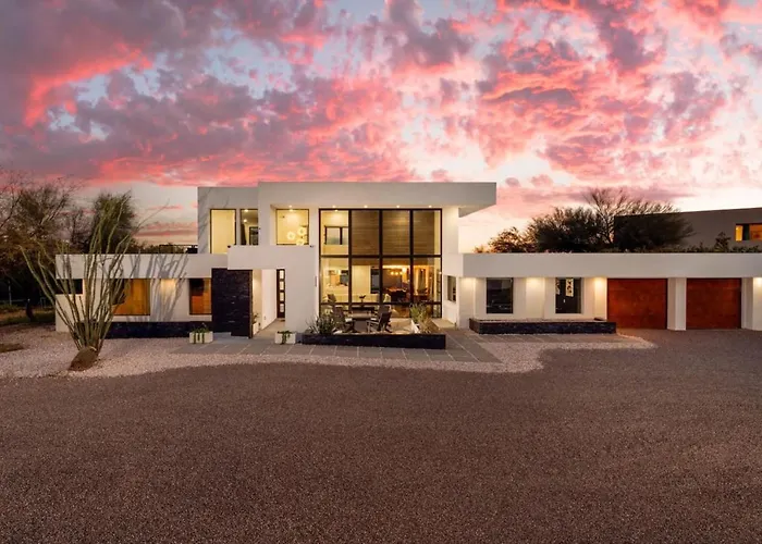Estate, And Guesthouse, 2 Pools, 7 Bedroom 5 Ba Holiday home Tucson