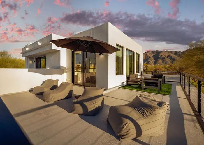 Estate, And Guesthouse, 2 Pools, 7 Bedroom 5 Ba Holiday home Tucson