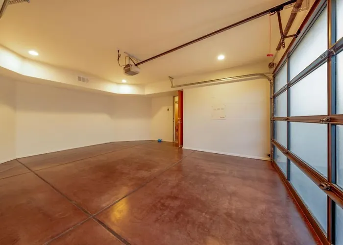 Estate, And Guesthouse, 2 Pools, 7 Bedroom 5 Ba *